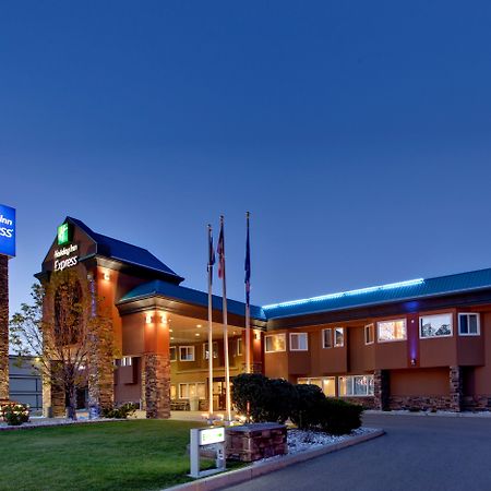 Holiday Inn Express Red Deer By Ihg Exterior photo