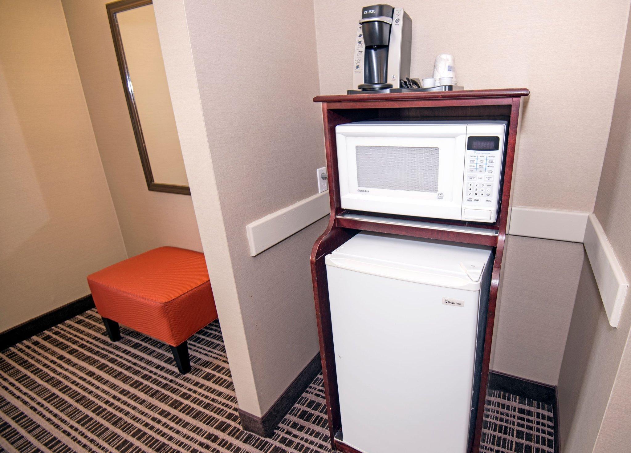 Holiday Inn Express Red Deer By Ihg Exterior photo