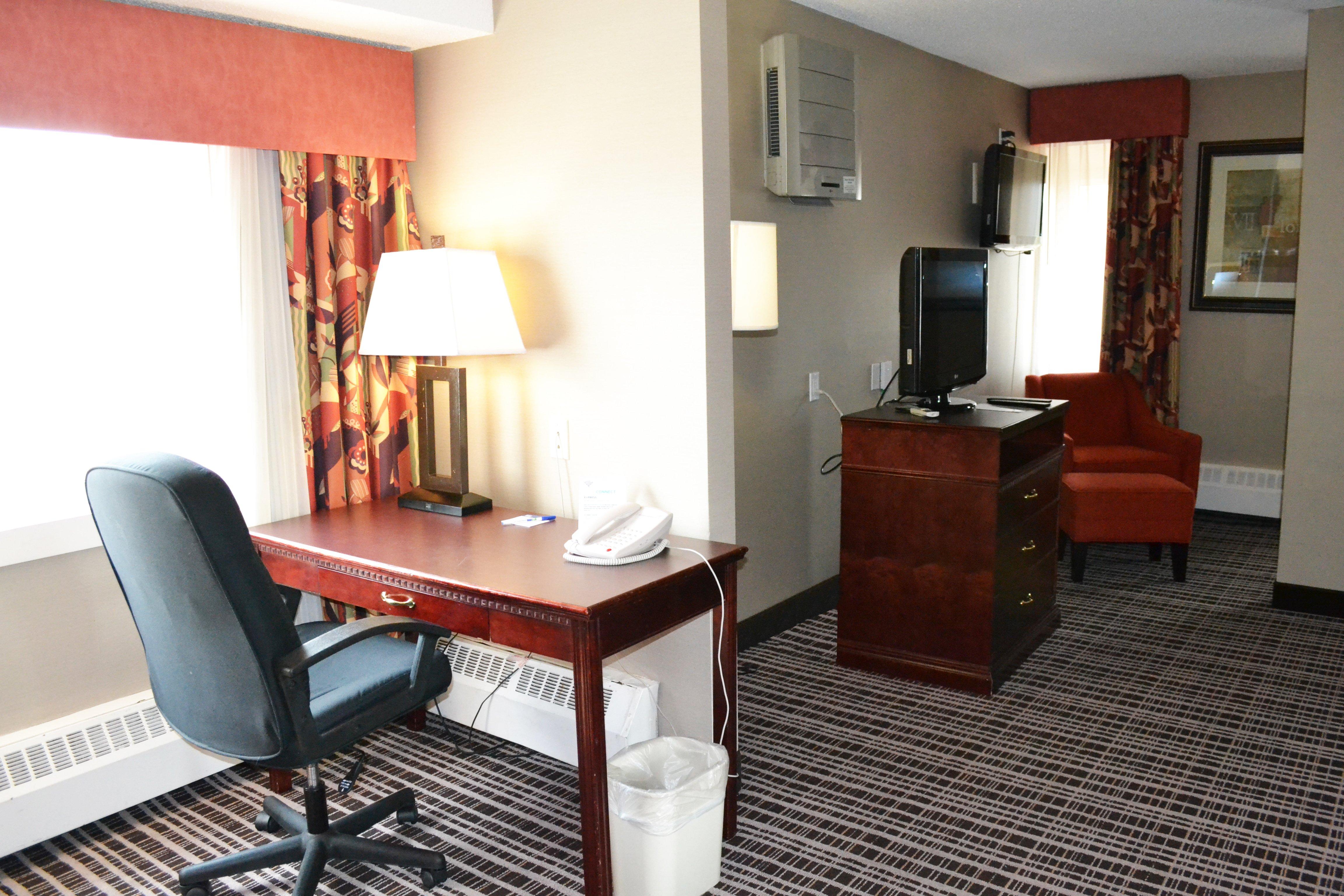Holiday Inn Express Red Deer By Ihg Exterior photo