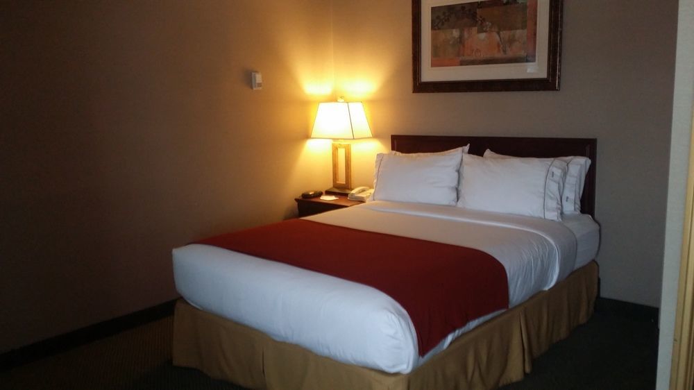 Holiday Inn Express Red Deer By Ihg Exterior photo