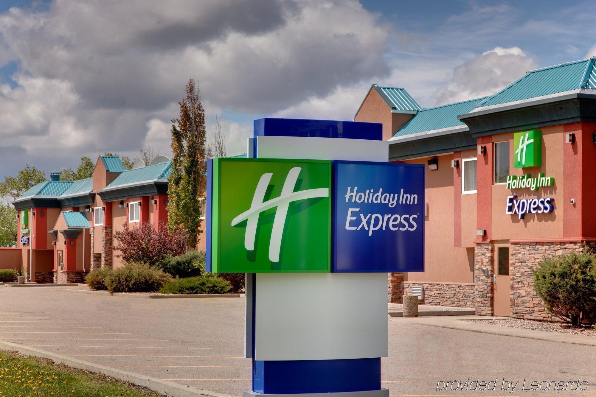 Holiday Inn Express Red Deer By Ihg Exterior photo