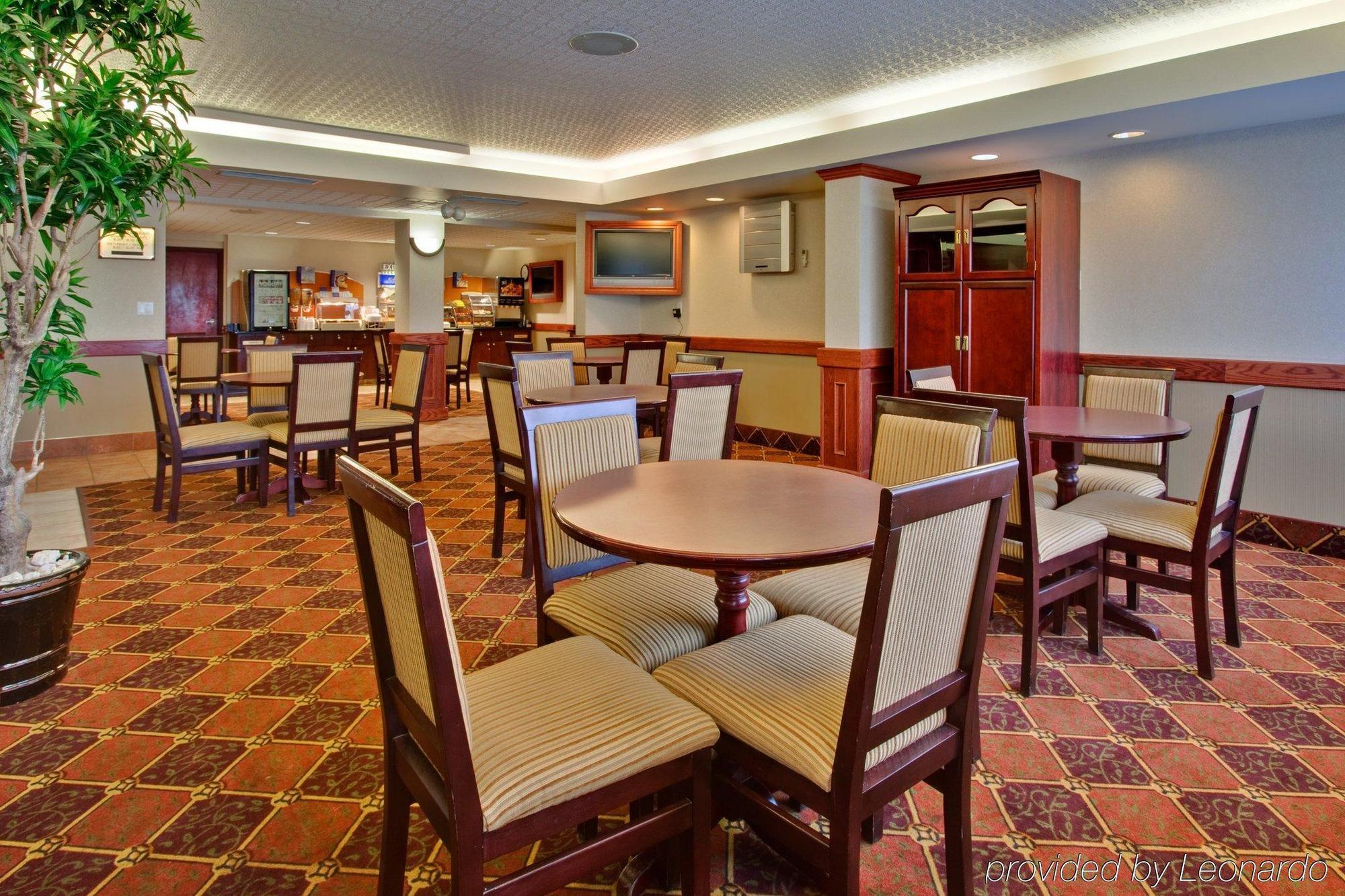 Holiday Inn Express Red Deer By Ihg Restaurant photo