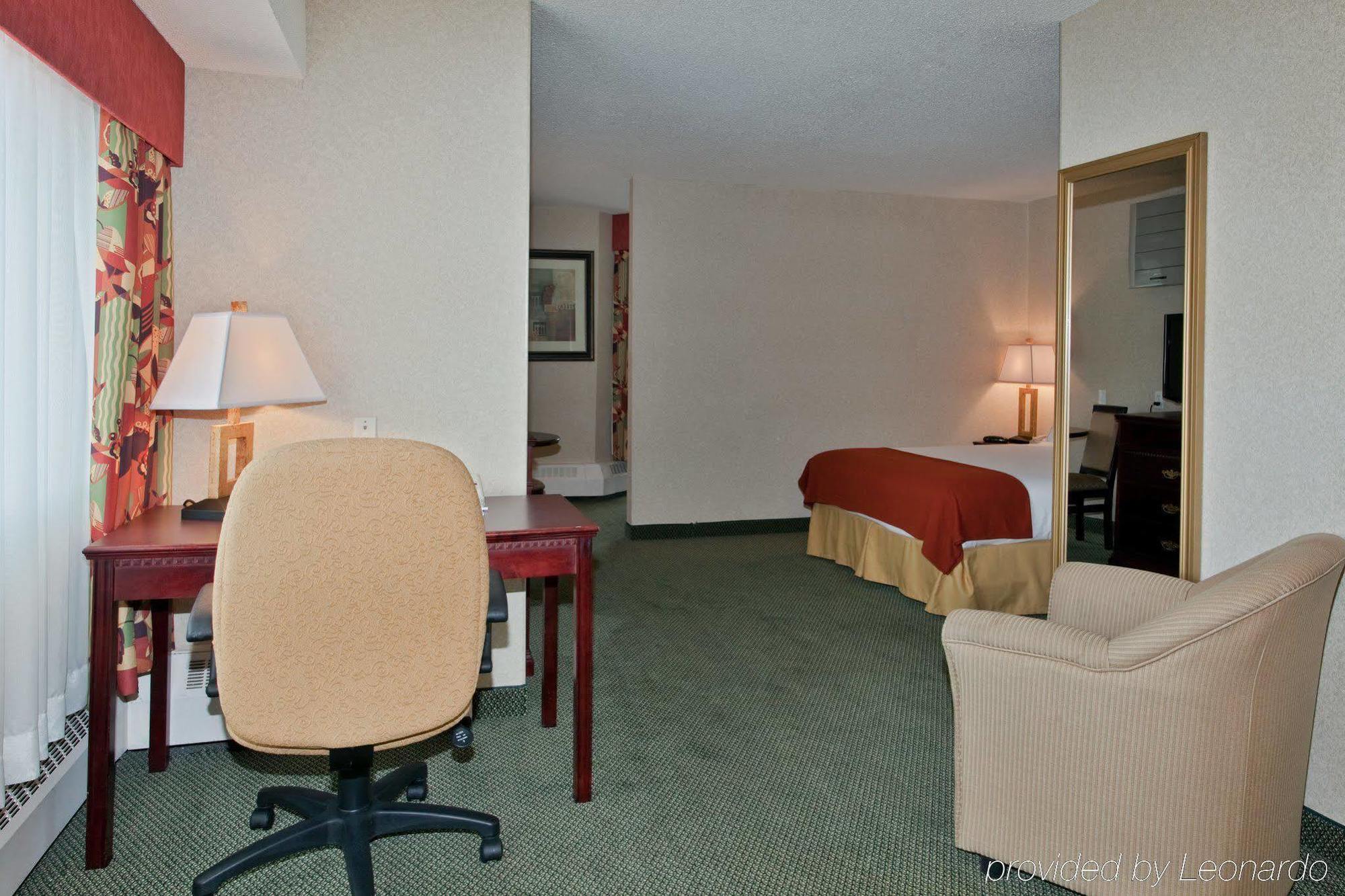 Holiday Inn Express Red Deer By Ihg Room photo