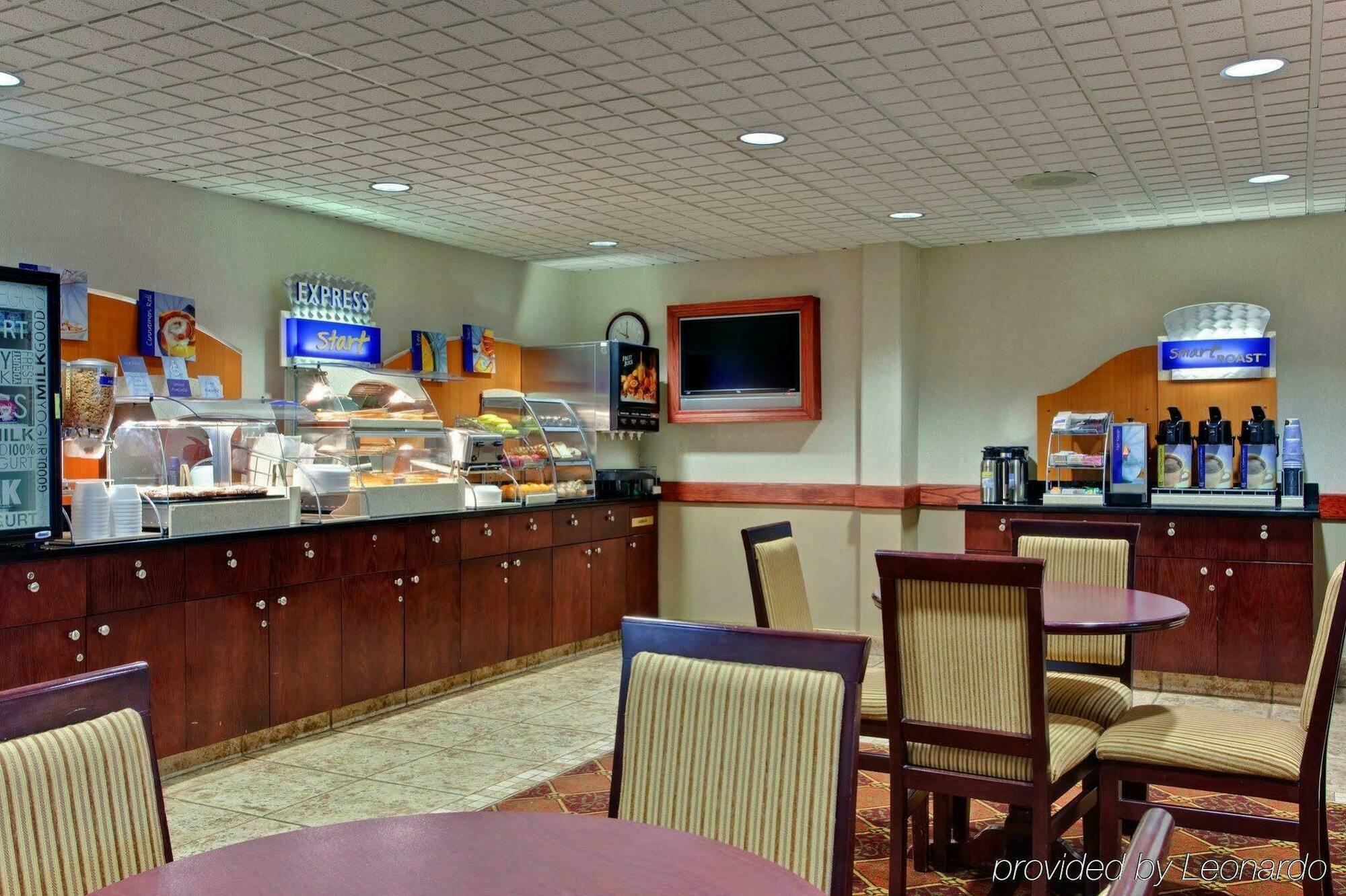 Holiday Inn Express Red Deer By Ihg Restaurant photo
