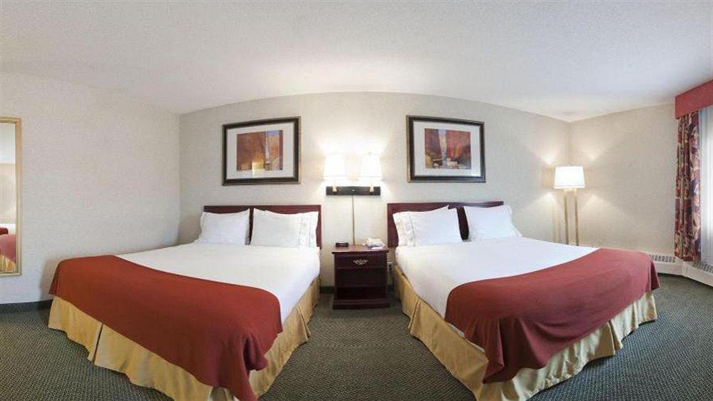 Holiday Inn Express Red Deer By Ihg Exterior photo