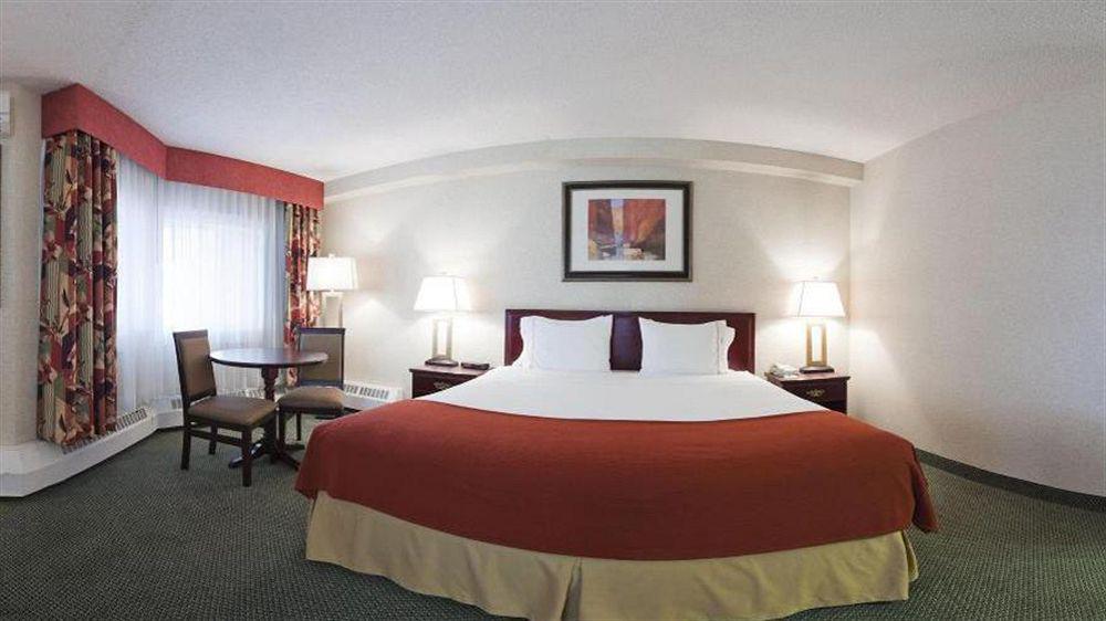 Holiday Inn Express Red Deer By Ihg Exterior photo